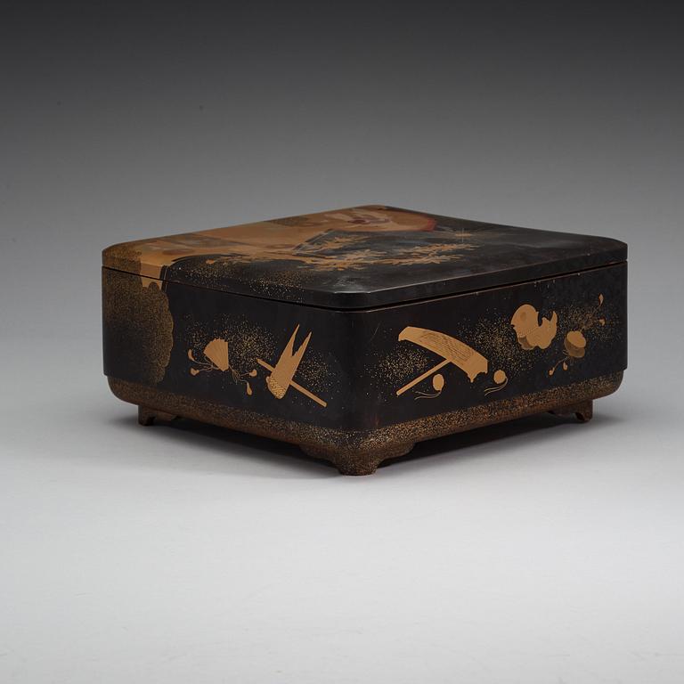 A Japanese lacquered box with cover, Meiji period (1868-1912).