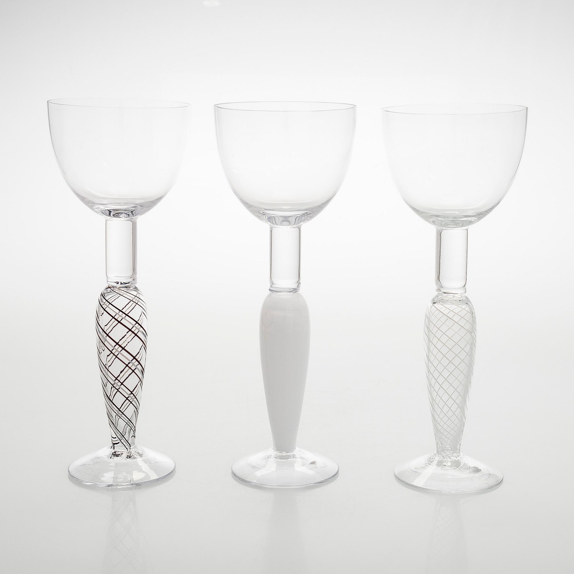 Brita Flander, Glas på fot, 11 st, ur serierna "Naiset" och "Veljekset" för Marimekko, JL-Lasi, Riihimäki 1990-2000-tal.