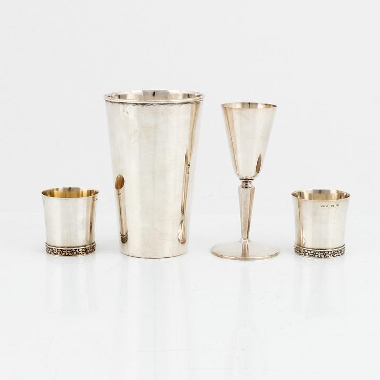 Supkoppar, ett par, bägare samt snapsglas, silver. Bl a Cesons, Göteborg 1972.