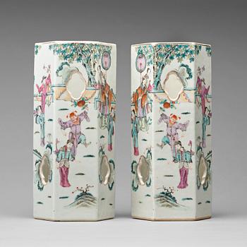 A set of two of famille rose lanterns/hat stands, Qing dynasty, late 19th Century.