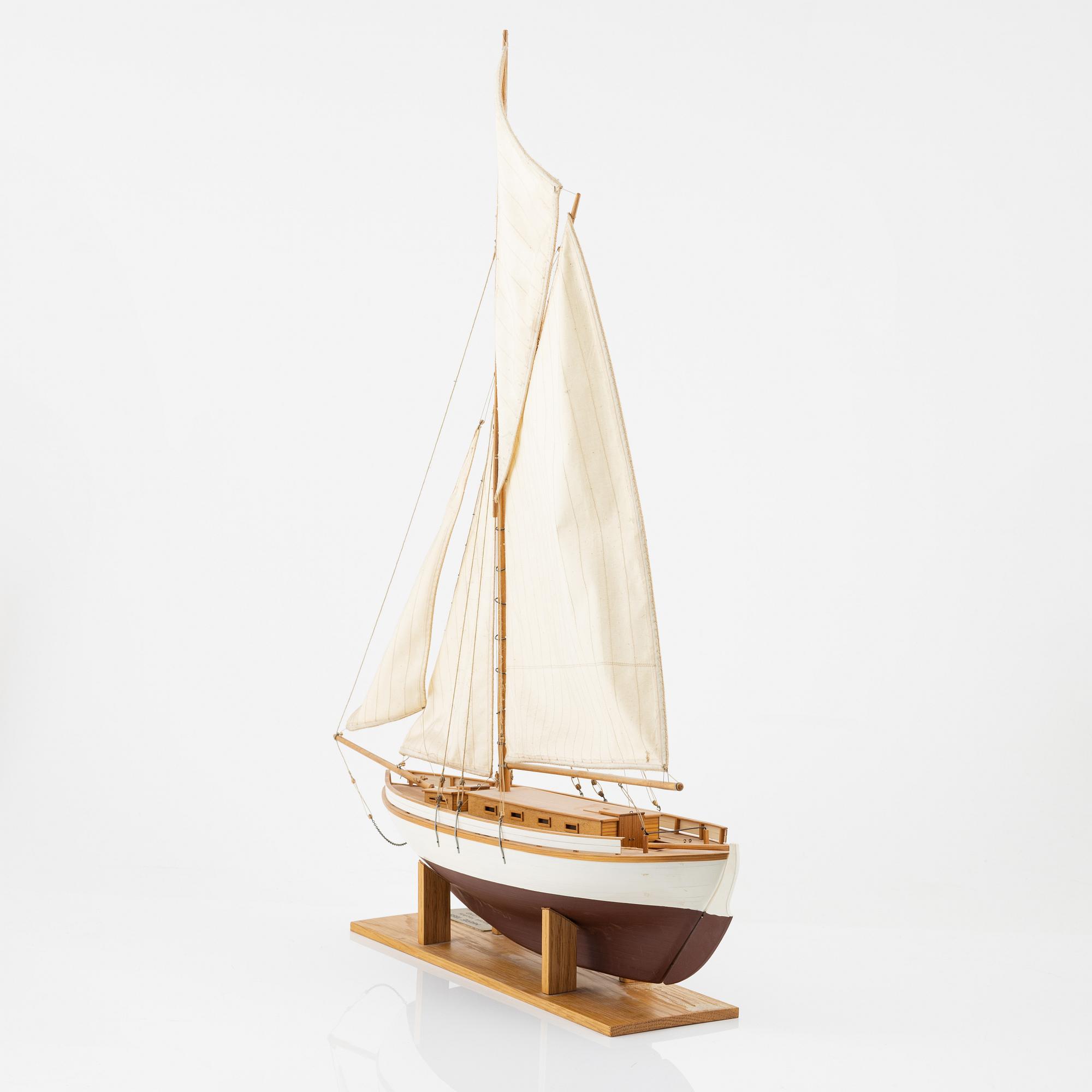 A wooden scale model of the Norwegian yacht "Marie" 1899 by Sören Orsman.