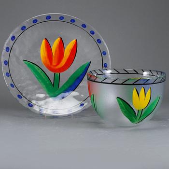 SKÅL och FAT, porslin, glas, Ulrica Hydman-Vallien, Kosta Boda, signerade, 1900-talets senare del.