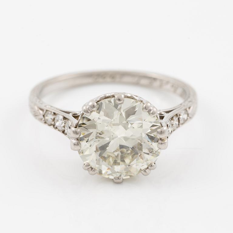 Ring, platinum with a brilliant-cut diamond approximately 3.50 ct.