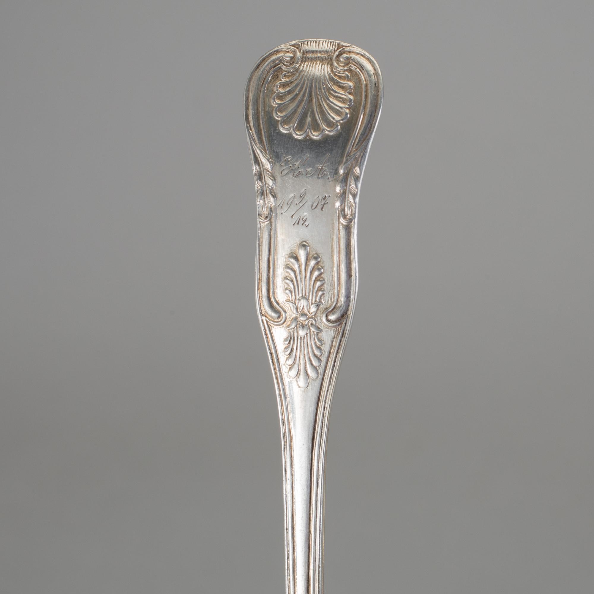 BESTICKSERVIS, silver, 56 delar av olika modeller. Bl a Möllenborg, Stockholm, 1896. Vikt ca 2 080 gram.