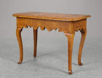 348. SPELBORD. Rokoko, 1700-talets andra hälft.