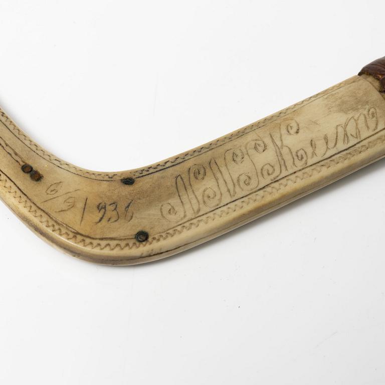 Nils Nilsson Skum, halvhornskniv, signerad och daterad 1936.