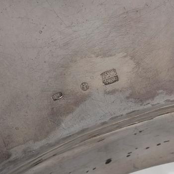 BRICKA, silver. Aleksandr Nikolayevich Mitin, Sankt Petersburg. Verksam 1842-1877. Vikt ca 673 gram.