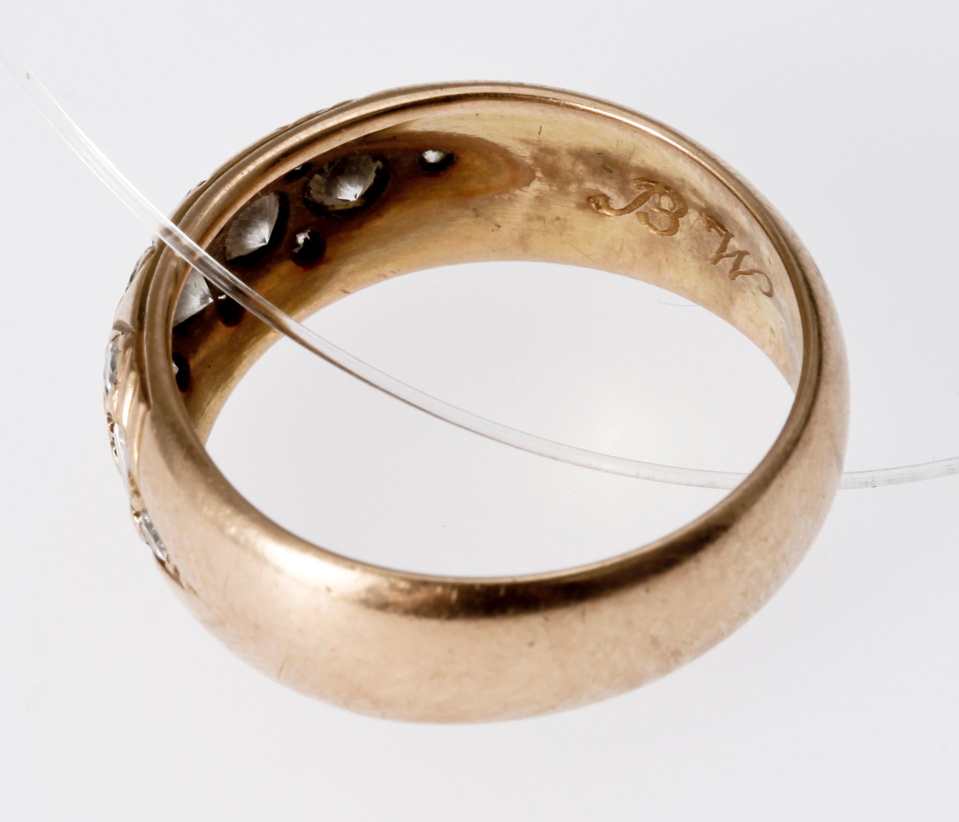 RING, 18 K guld med briljantslipade diamanter, tot 1.05 ct. Ca 7 gr.