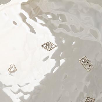 A. Tillander, skål, sterlingsilver och emalj. Helsingfors 2005.