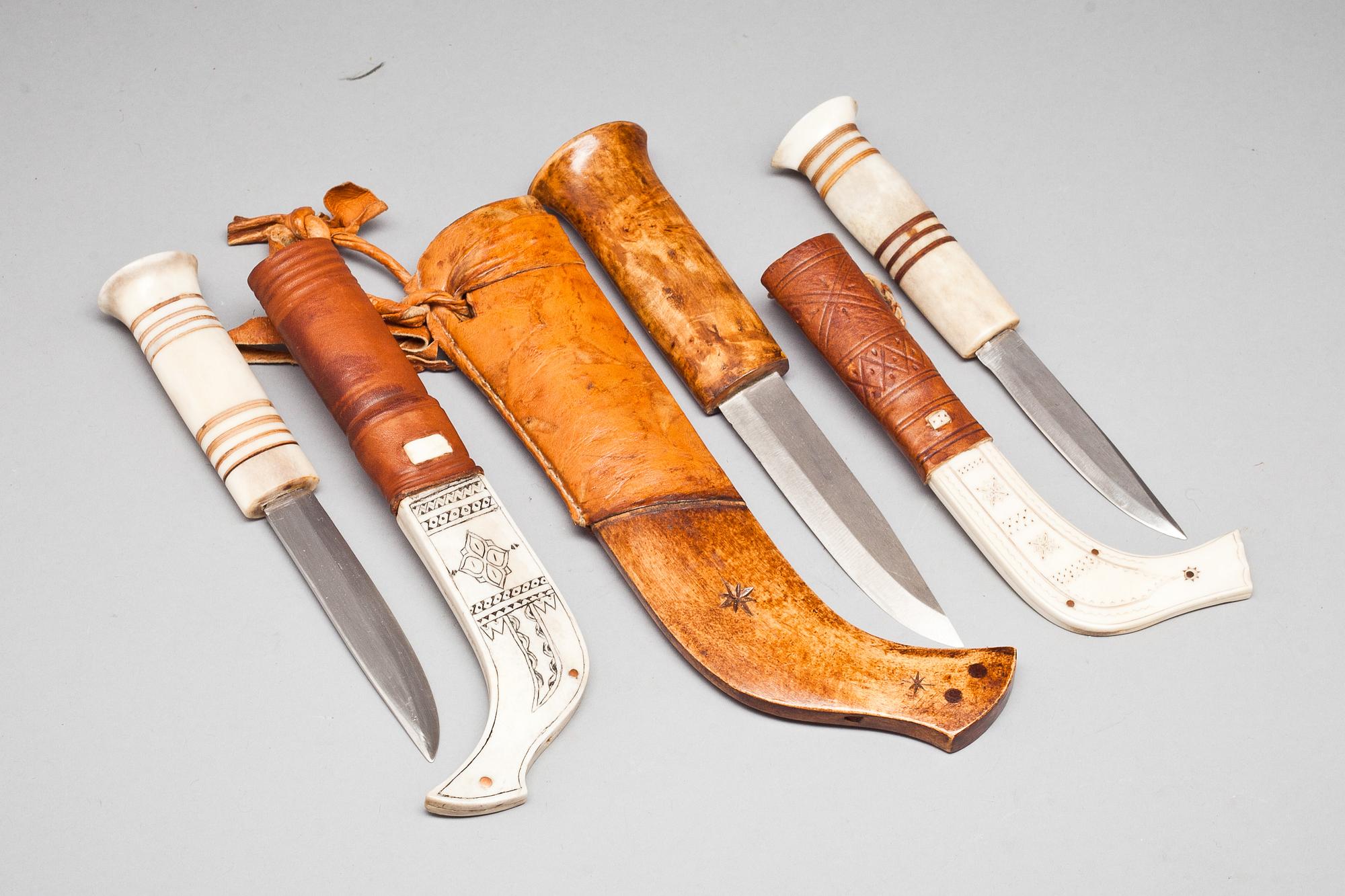 SAMEKNIVAR, 3 st. Monogramsignerade.