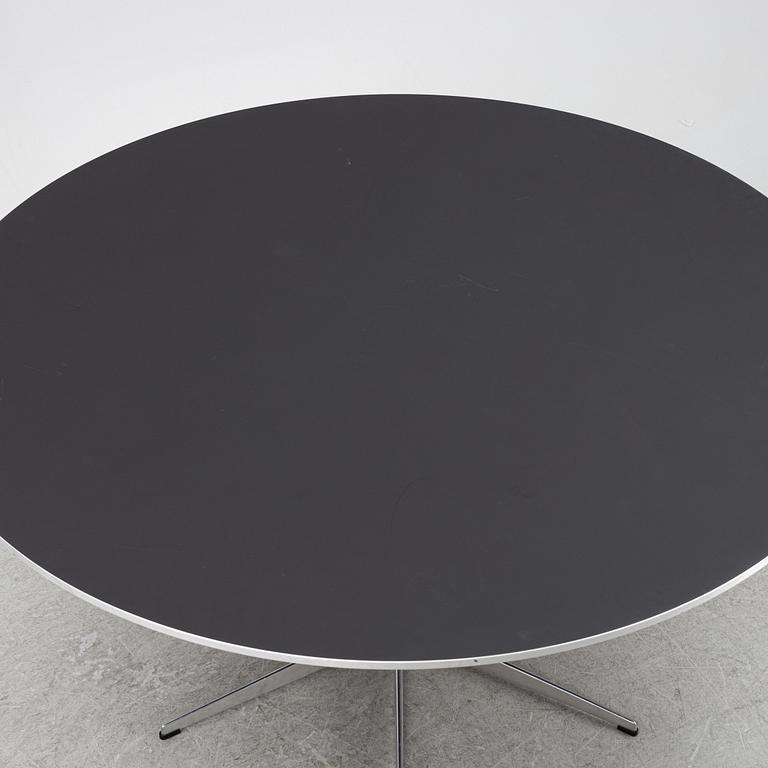 Arne Jacobsen, Bruno Mathsson & Piet Hein, dining table, "Supercircular", Fritz Hansen, Denmark, 2022.