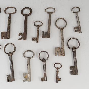 17 keys, iron, 18th/19th century.