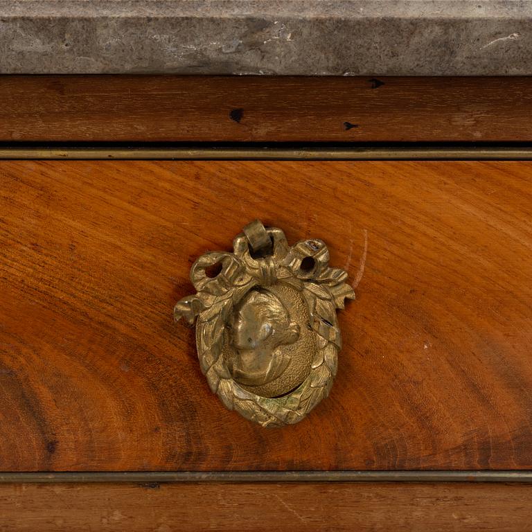 A Gustaivain style chest of drawers, around 1900.