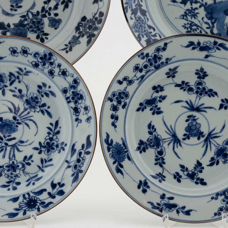 A group of two blue and white dishes and four plates, Qing dynasty, 18th century.