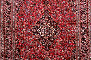 A carpet, Kashan, ca 389 x 300 cm.