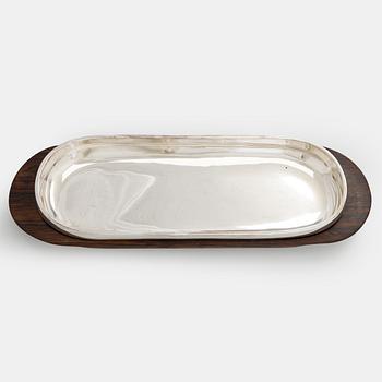 Kay Bojesen, Serveringsfat samt -bestick, sterlingsilver och palisander, Danmark. Kring 1960-talets mitt.