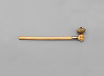 A carved ivory and green stone opium pipe with metal mount, late Qing dynasty (1644-1912).