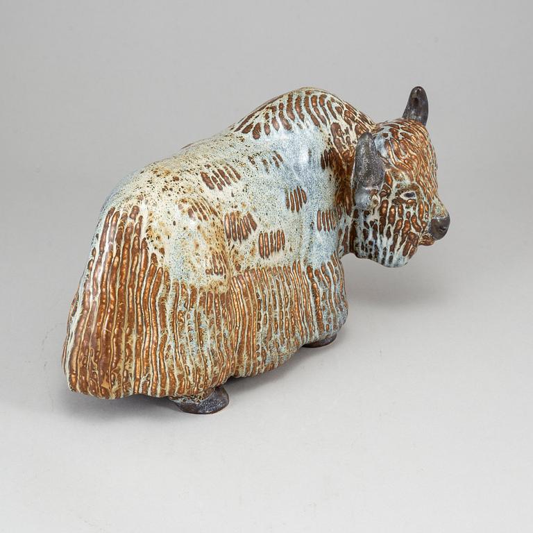 GUNNAR NYLUND, a stoneware sculpture of a muskox, Rörstrand, Sweden.