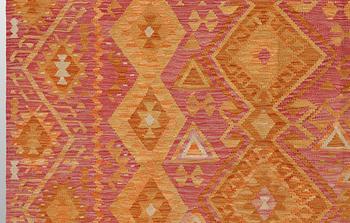 A Kelim carpet, 292 x 208 cm.