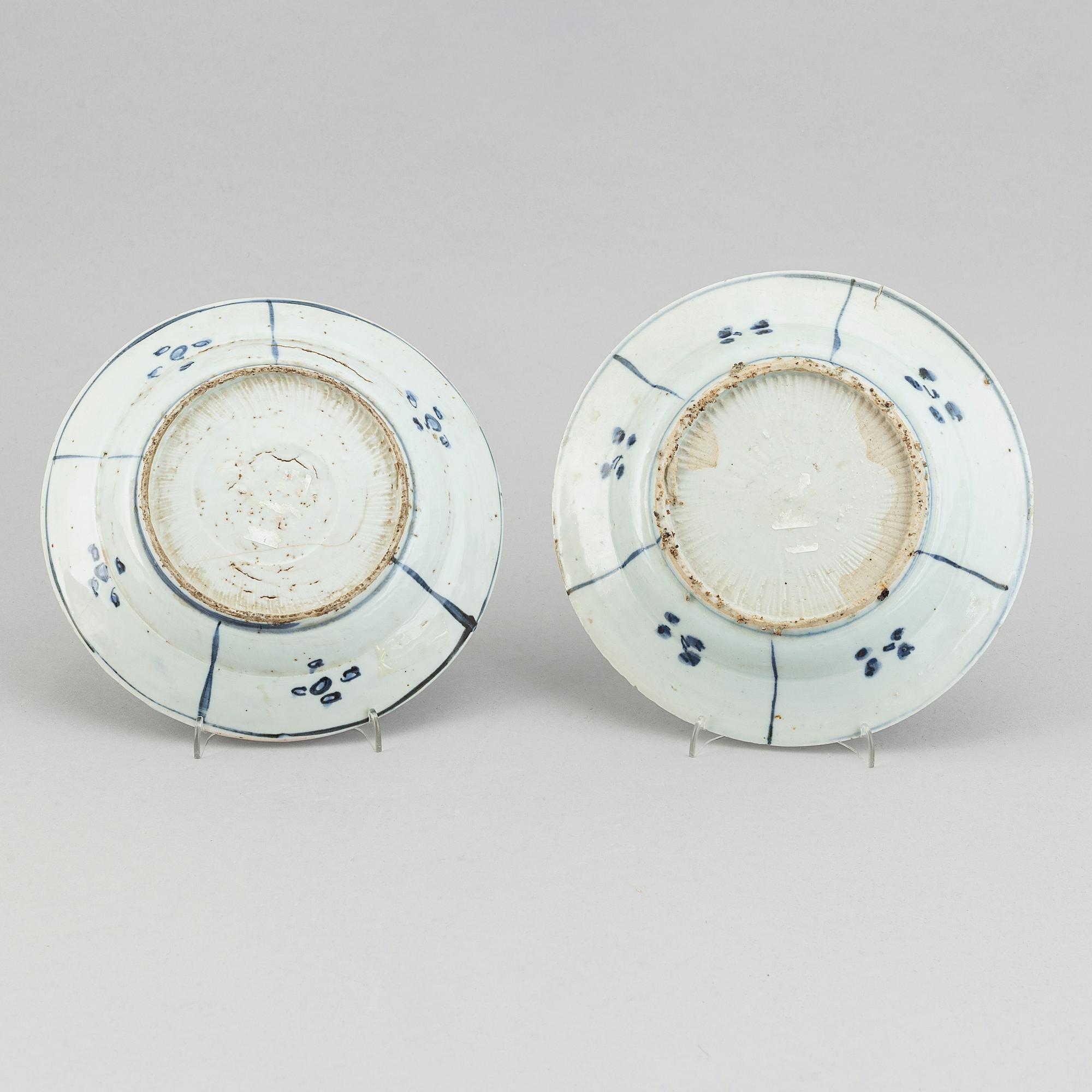 A set of two blue and white kraak dishes, Ming dynasty, Wanli (1572-1620).