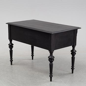 Skrivbord, renässansstil, från omkring år 1900.