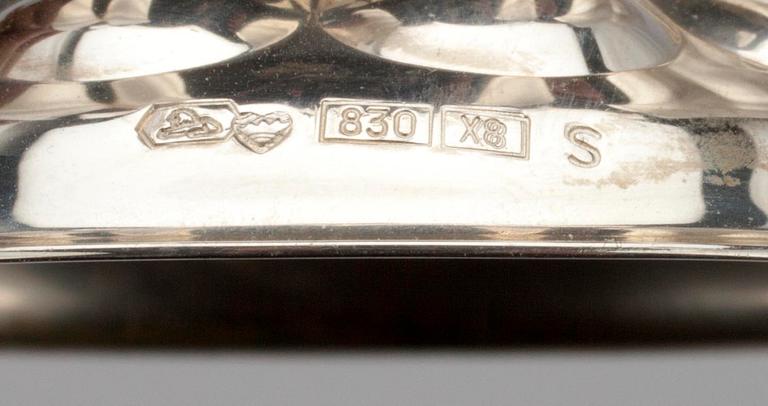 SOCKERSKÅL OCH GRÄDDSNÄCKA, silver, Kultakeskus, 1999. Vikt tot. 172 g.