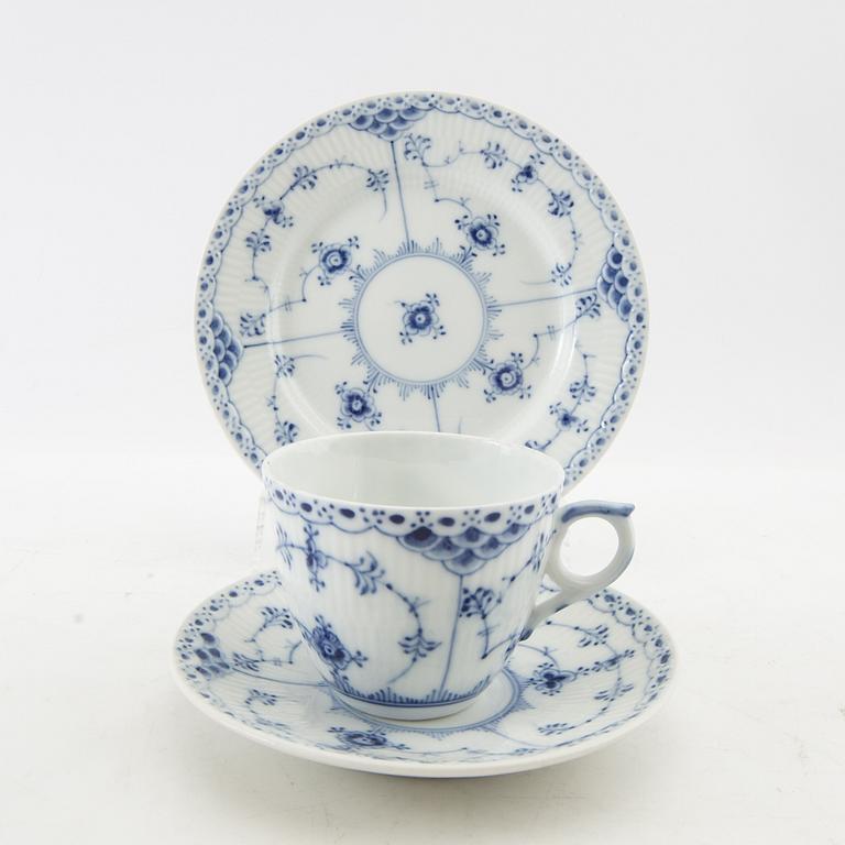 Royal Copenhagen, servis, 92 delar, "Musselmalet halvblonde" , Royal Copenhagen, Danmark.