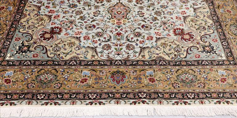 A Tabriz carpet, part silk, so-called 50 Raj, approx. 348 x 252 cm.
