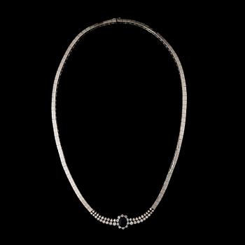 A NECKLACE, facetted sapphire, brilliant cut diamonds, 18K white gold.