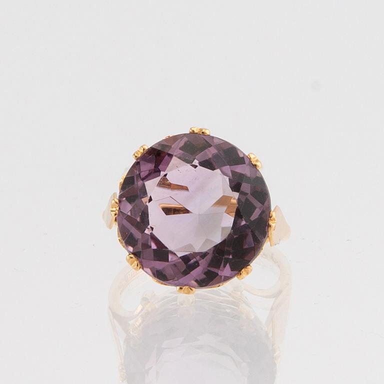 Ring 18K gold with a faceted amethyst, Heribert Engelbert Stockholm 1962.