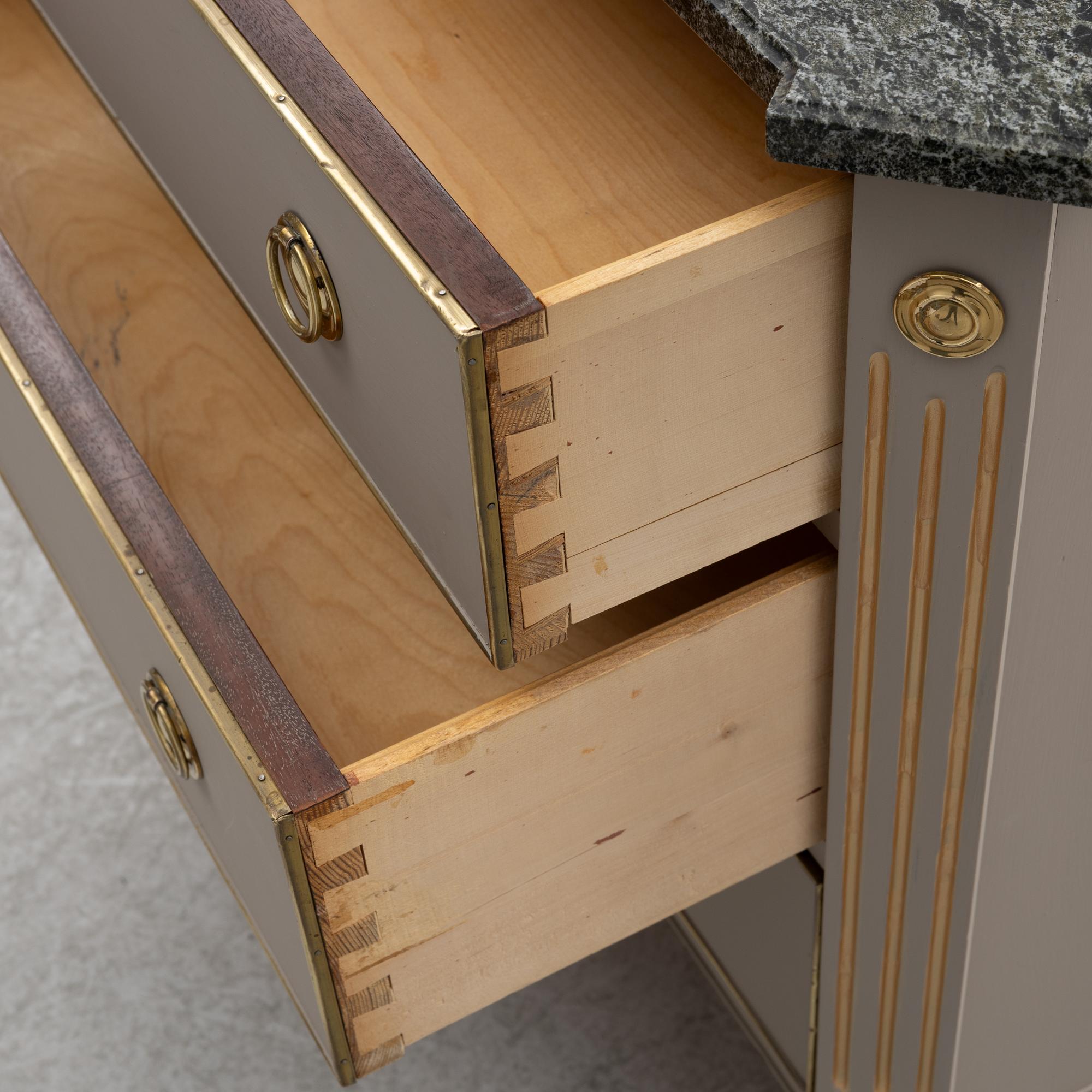 Chest of drawers, Gustavian style, 20th century.