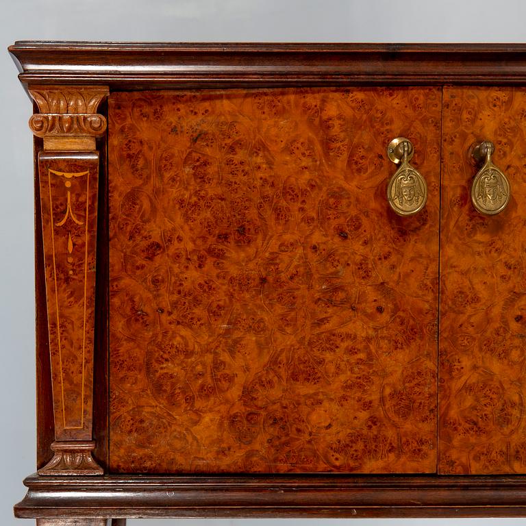Sängbord ett par 1900-talets mitt/andra hälft.