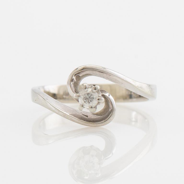 Ring, fantasimodell, 18K vitguld med diamant.