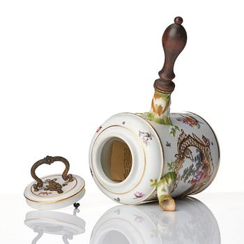 A Meissen Chocholat pot with cover, 18th Century.