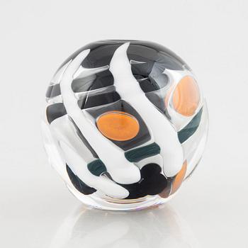 Lars Hellsten, an 'ariel' glass vase, Orrefors 1989.