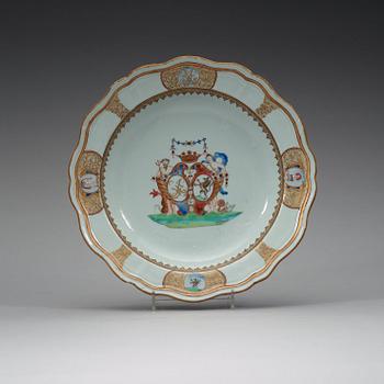 A five piece set of Swedish armorial porcelain, Qing dynasty, Qianlong (1736-95).