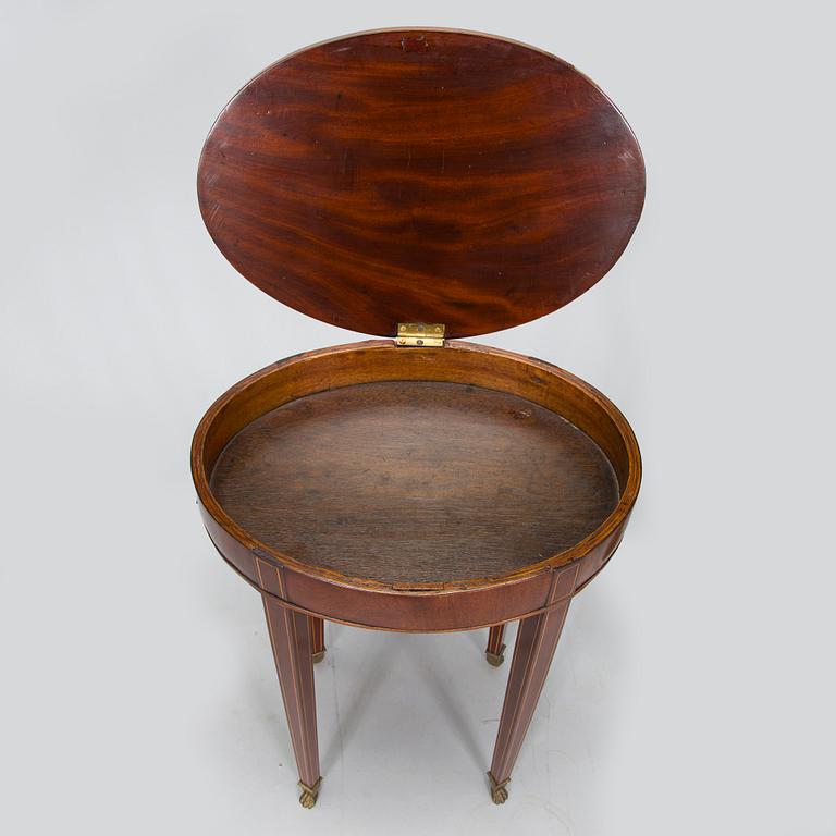 A side table, first half of the 19th century.