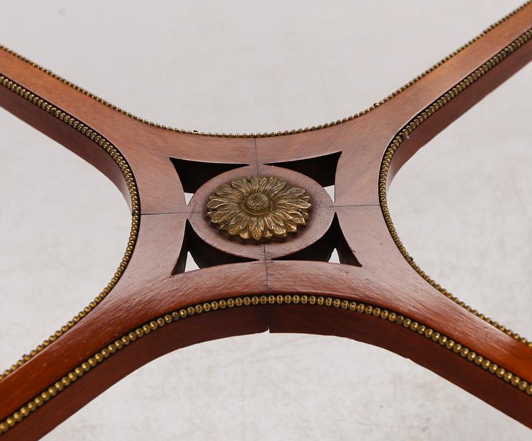 BORD, gustaviansk stil, 1900-talets första hälft.