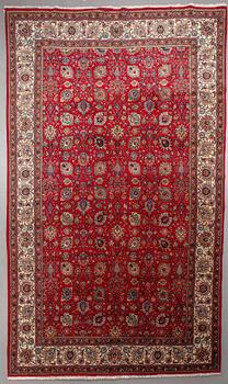 A carpet, Tabriz, ca 521 x 310 cm.