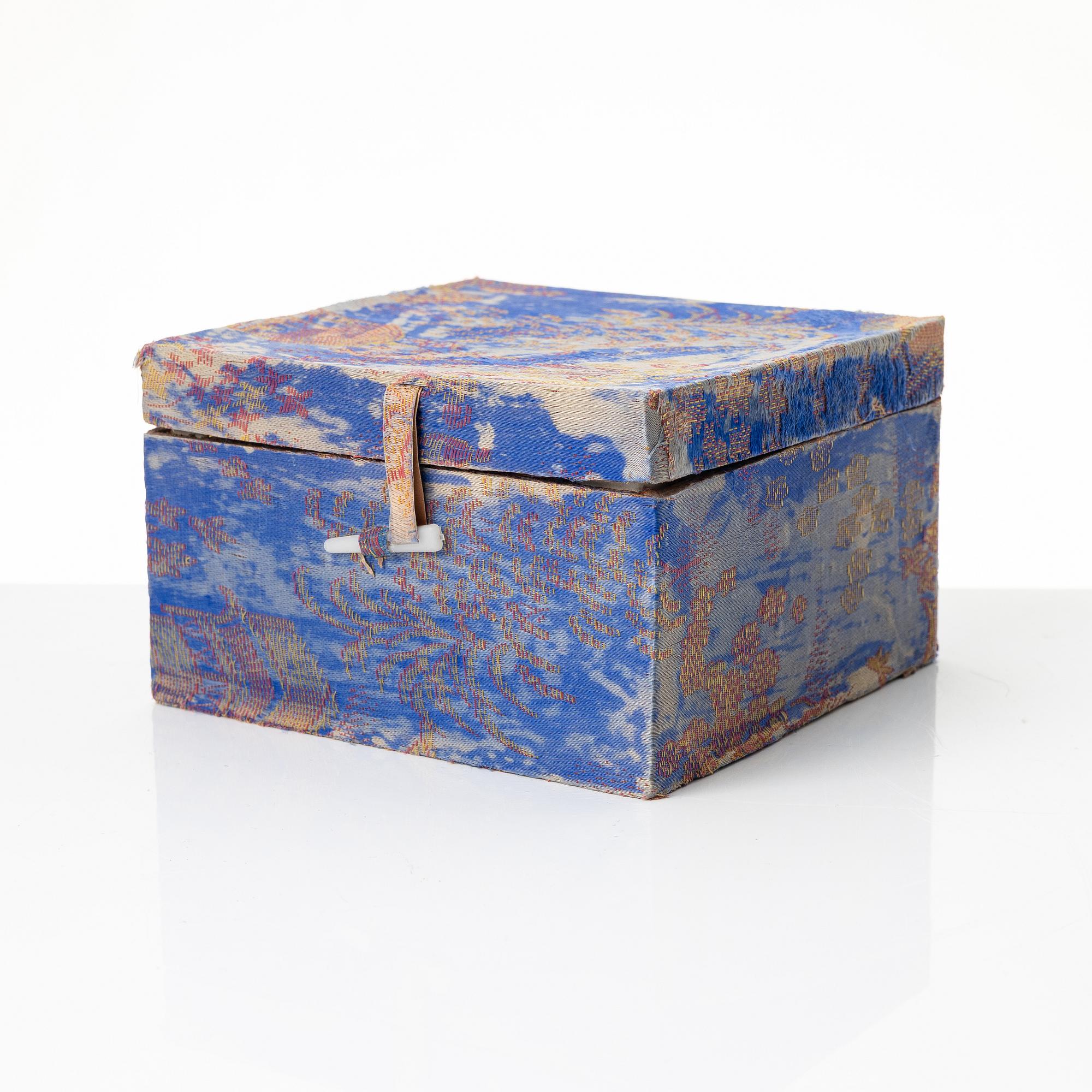 Two Chinese yixing teapots, 1990s and contemporary.