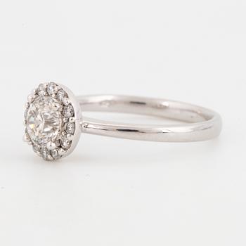 0,90 ct brilliant-cut diamond ring.