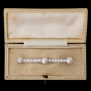 A BROOCH, cultured pearls, old cut diamonds, platinum.