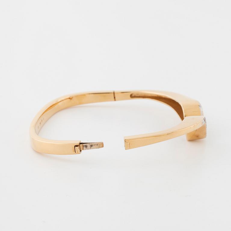ARMRING, med åttkantslipade diamanter.