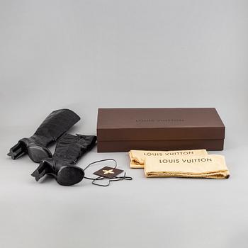 LOUIS VUITTON, a pair of letaher boots, size 37.