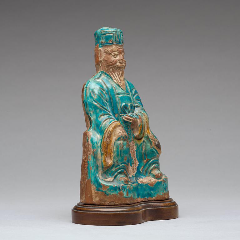 A turqoise glazed figure of a deity, Ming dynasty, 17th century.