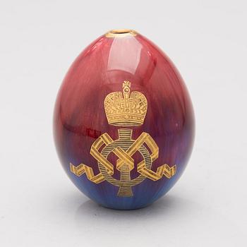 A RUSSIAN MARIA FEODOROVNA PORCELAIN EASTER EGG BY THE IMPERIAL PORCELAIN FACTORY, ST: PETERSBURG, CA 1900.