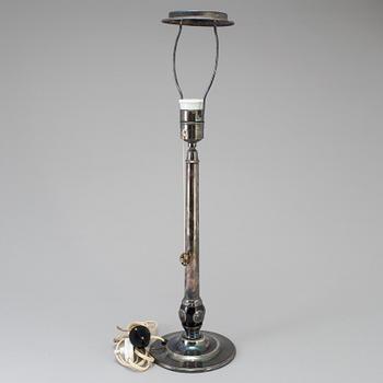 GULDSMEDSAKTIEBOLAGET GAB, bordslampa, nysilver, Swedish Grace, 1900-talets första hälft.