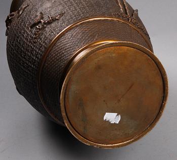 GOLVURNA, metall. Orientalisk.