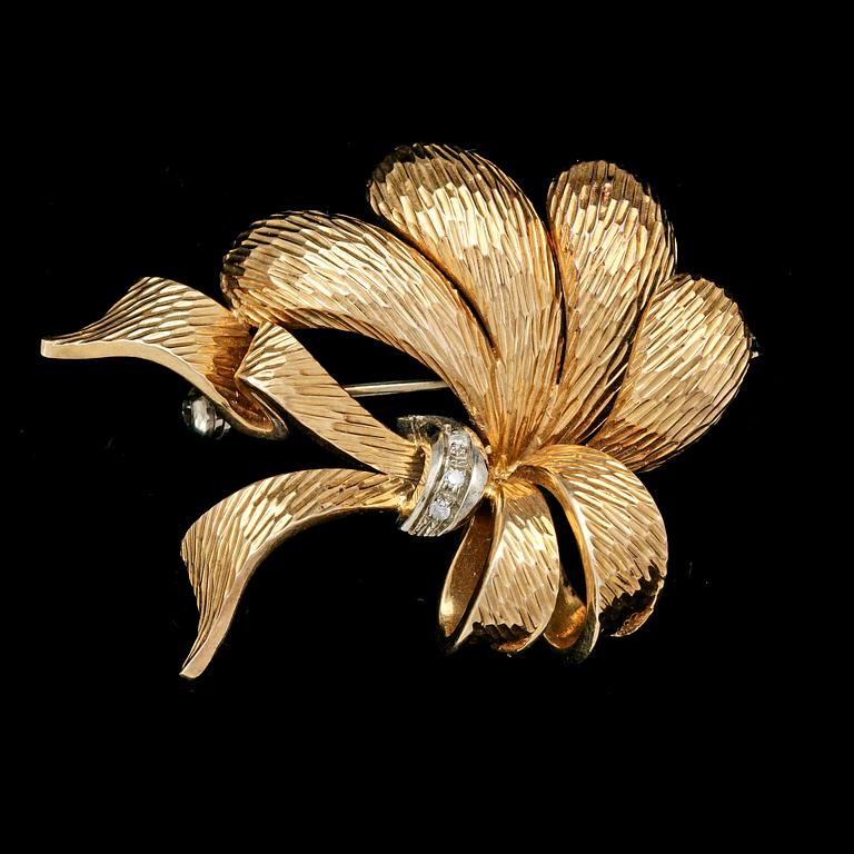 BROOCH, gold with small diamonds.
