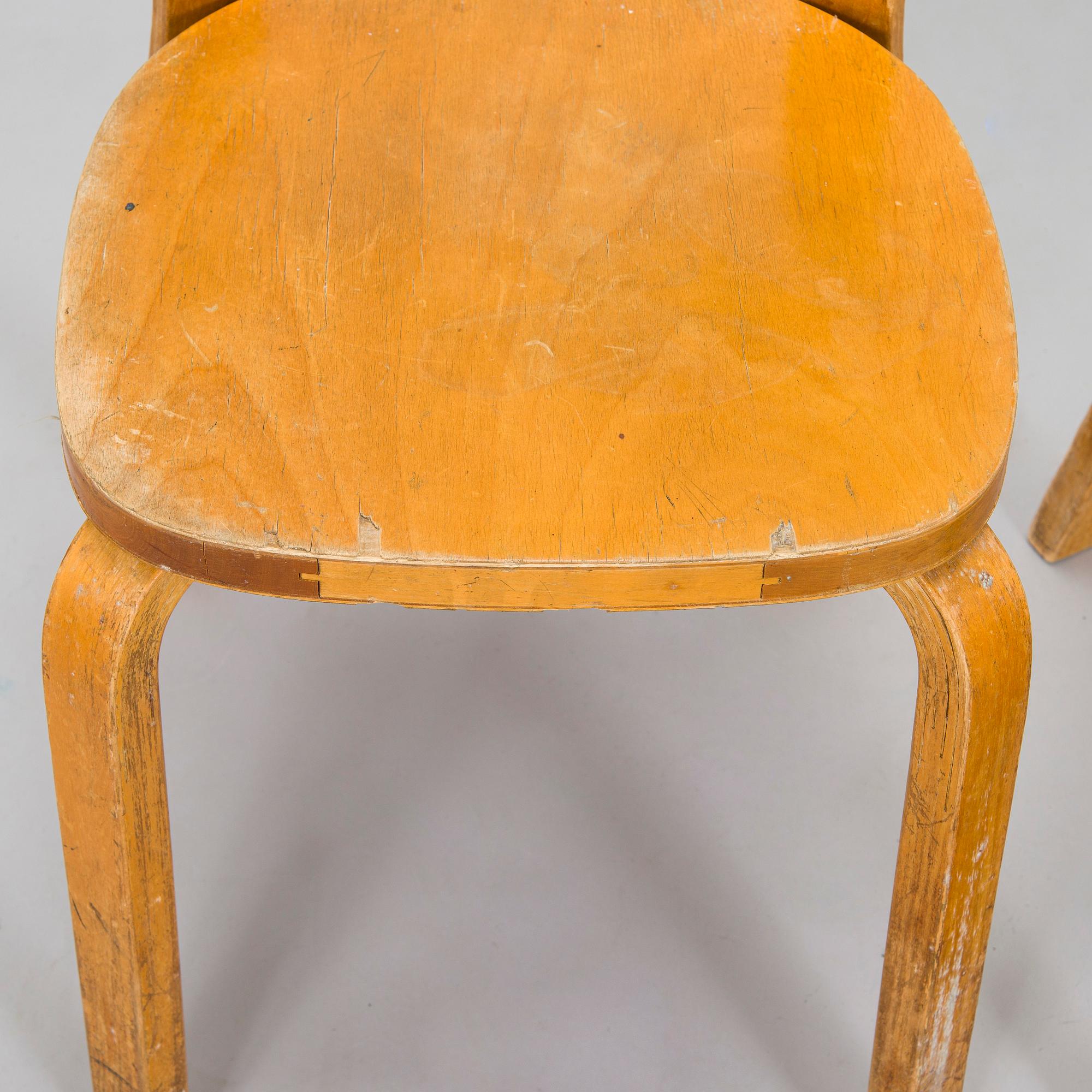 Alvar Aalto, stolar, ett par, modell 69, O.Y. Huonekalu- ja Rakennustyötehdas A.B. 1900-talets mitt.